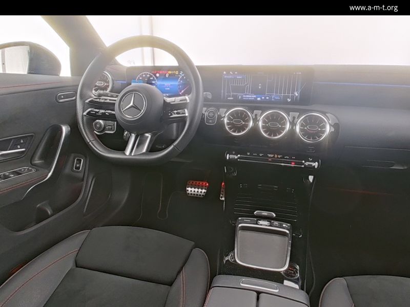 MERCEDES-BENZ CLA 200 Shooting Brake