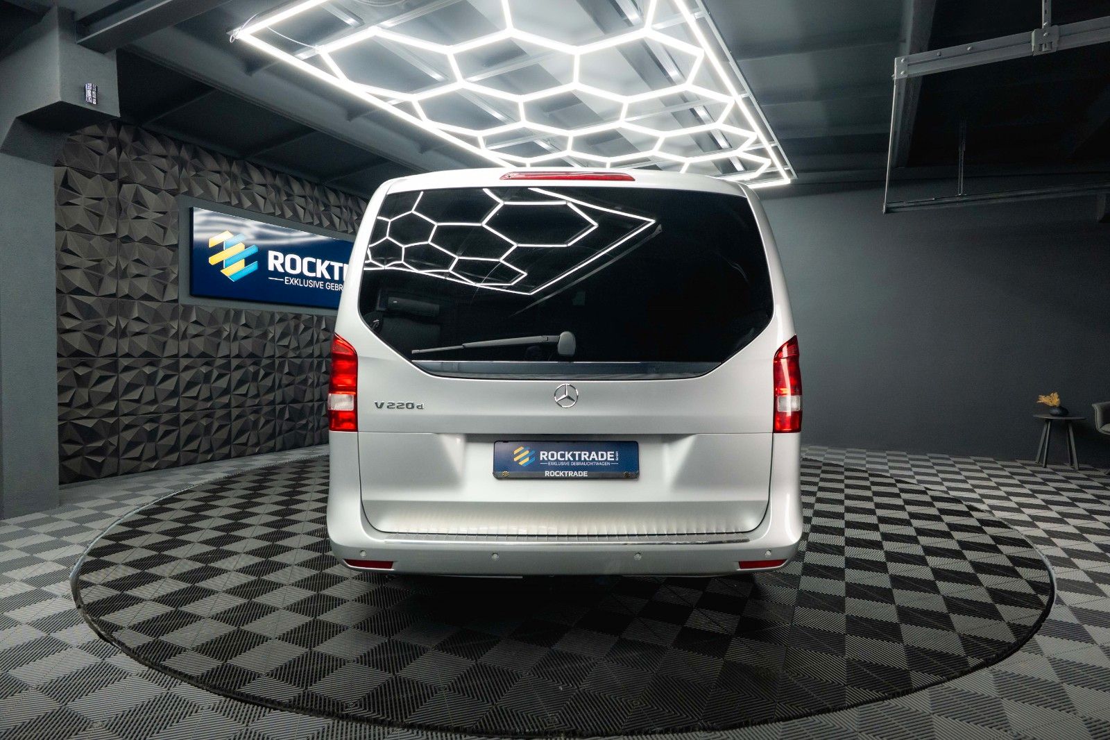 Fahrzeugabbildung Mercedes-Benz V 220 CDI EDITION Sport lang *ACC*DAB*6 Sitze*