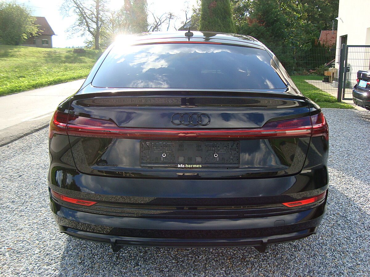 Audi e-tron S-Line Black-Edition Sportback 55 S-Li... imagem 3