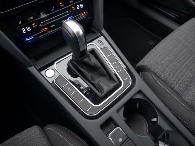 Fahrzeugabbildung Volkswagen Passat Variant Business 2.0 TDI | LED RFK AHK
