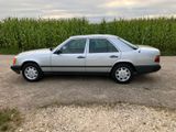 Mercedes-Benz Mercedes W124 250 Diesel - Mercedes-Benz 250 mit Diesel-Antrieb: W124