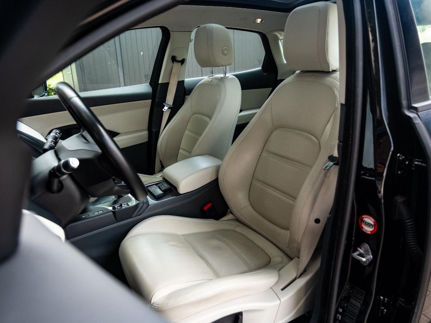 Jaguar E-Pace 2.0 P200 AWD SE Luxury | Vollleder | Pano