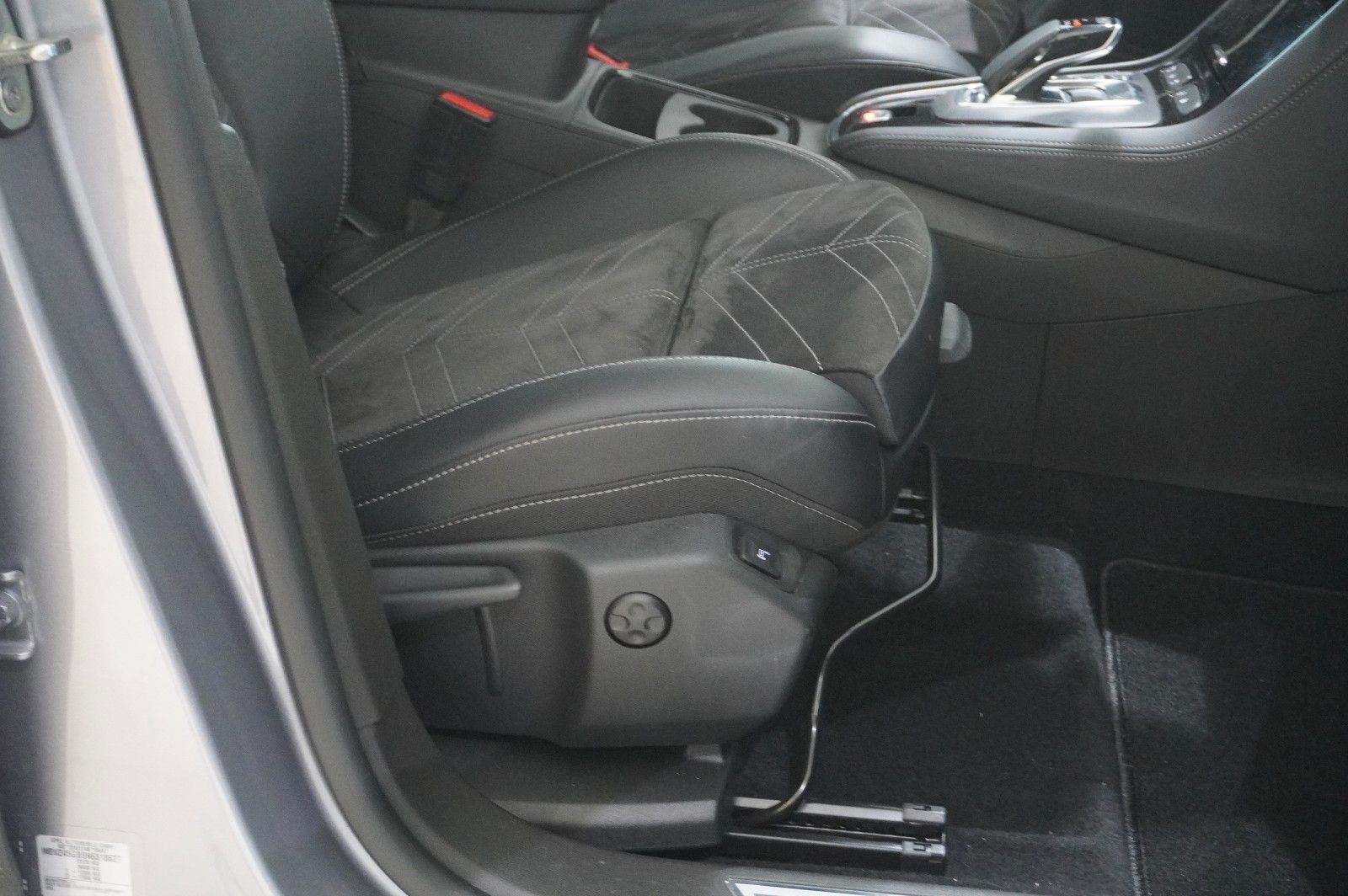 Fahrzeugabbildung Opel Grandland (X) ULTIMATE 4HYBRID NAVI/LED/SPORT/SH