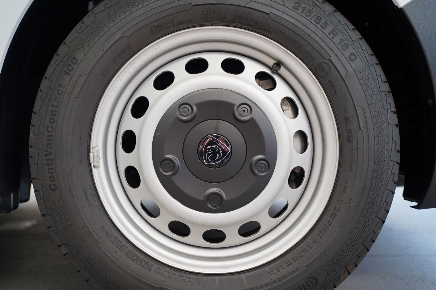 Fahrzeugabbildung Peugeot Expert DoKa L3 BlueHDi 180 EAT8 Doppelkabine