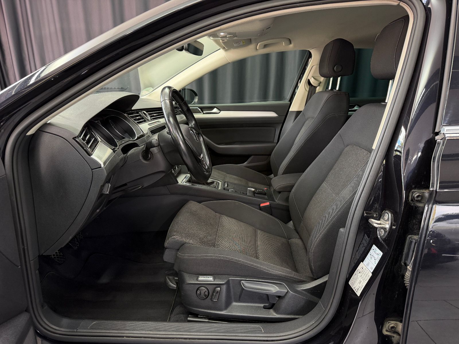 Fahrzeugabbildung Volkswagen Passat Variant Comfortline|NAVI|PDC|2-HD