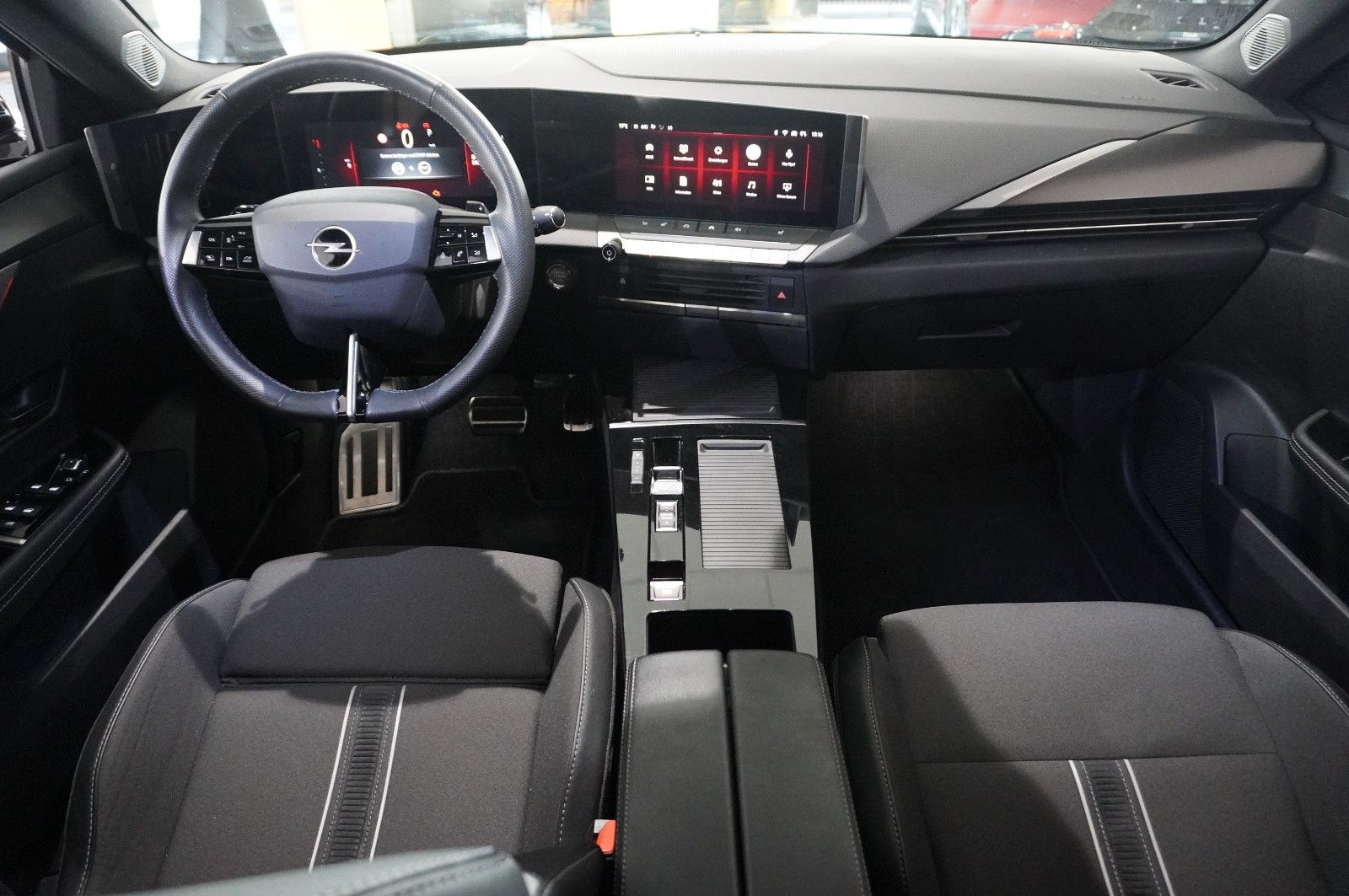 Fahrzeugabbildung Opel Astra ST 1.2T GS LINE NAVI/LED/360°/SH/SPORT/DAB