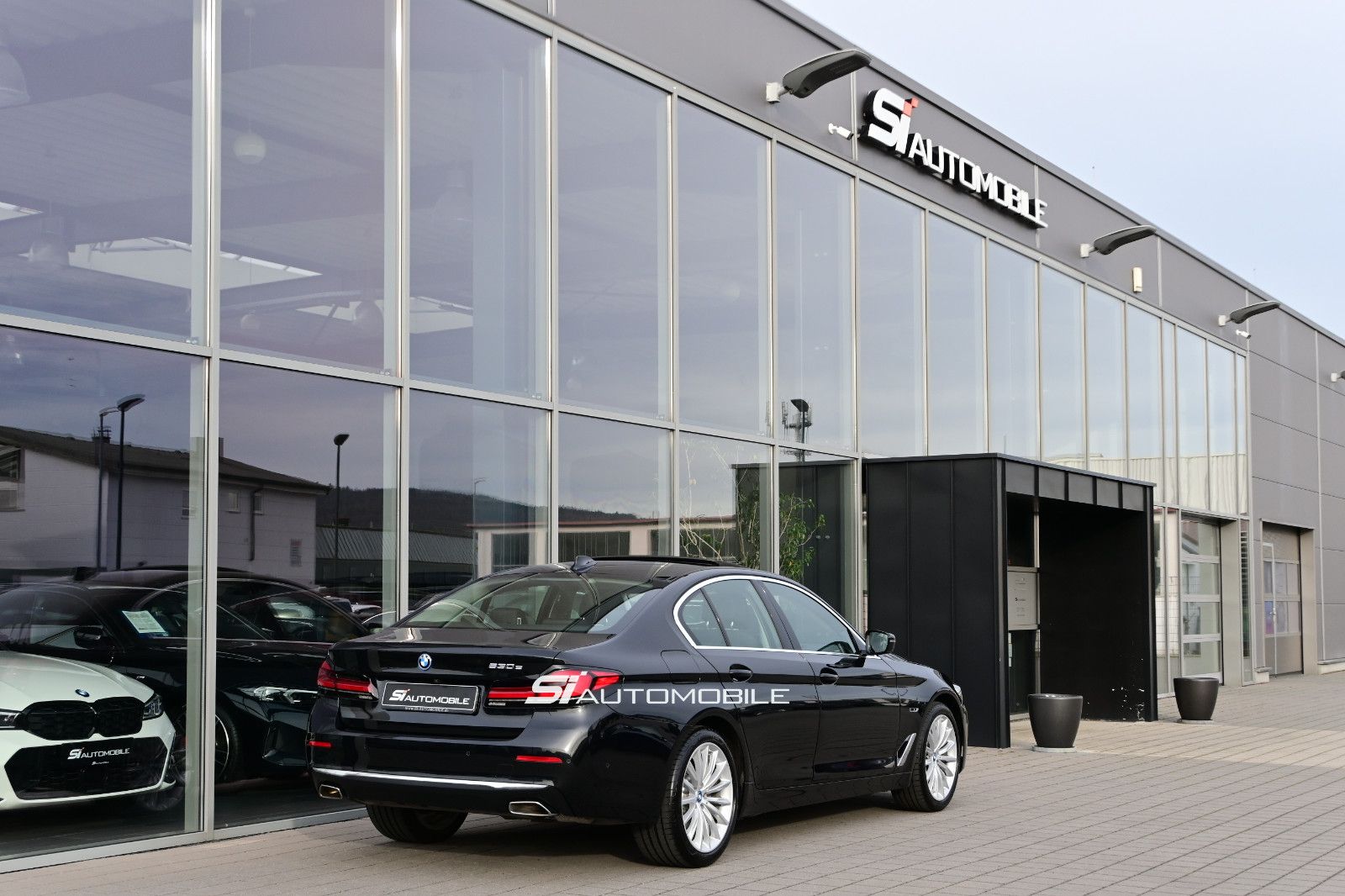 Fahrzeugabbildung BMW 530e Luxury °ACC°GLASDACH°SITZKLIMA°360°-KAMERA°