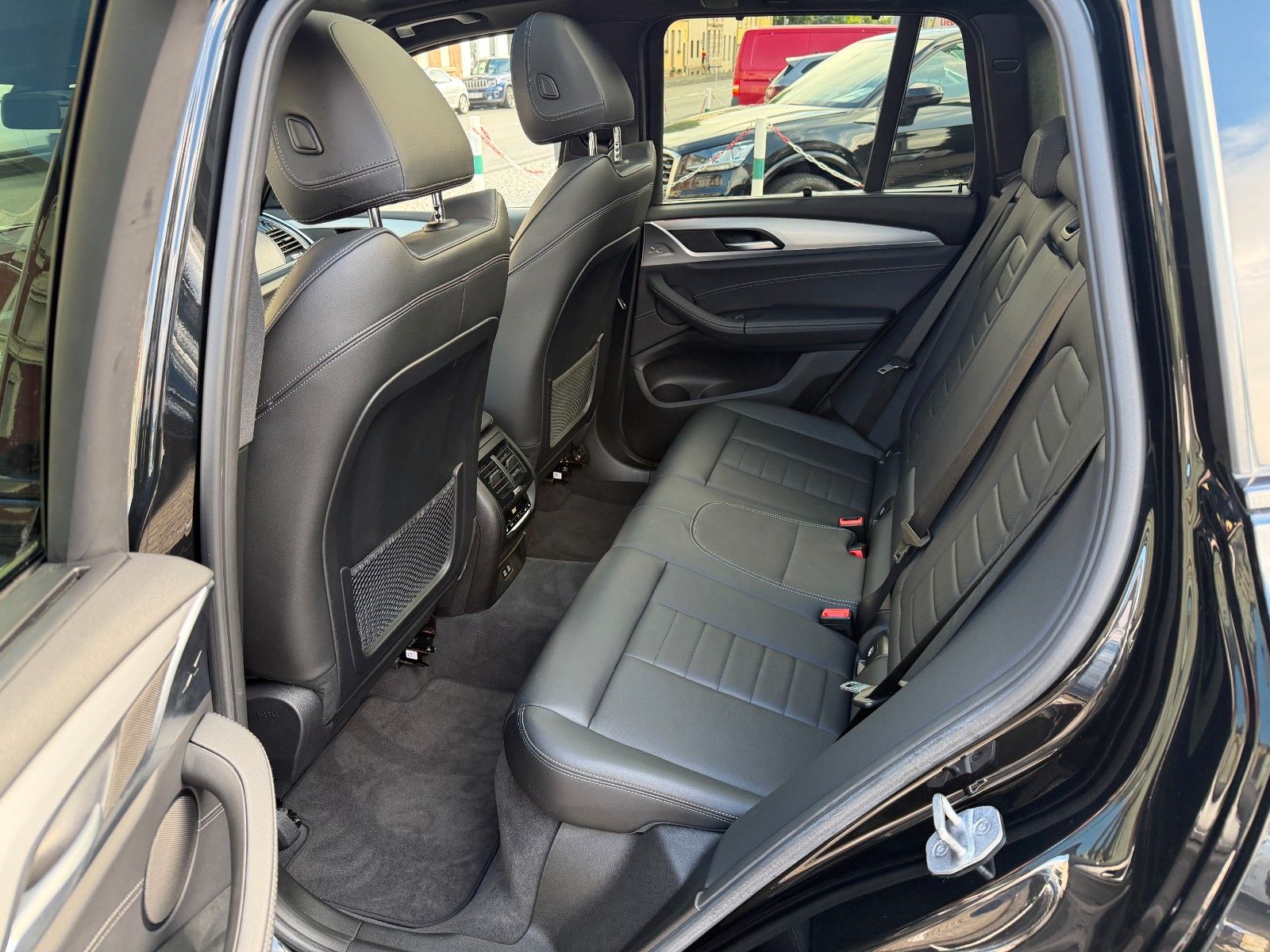 Fahrzeugabbildung BMW X3 xDrive 20 d M SPORT HUD AHK LEDER PANO D-KEY
