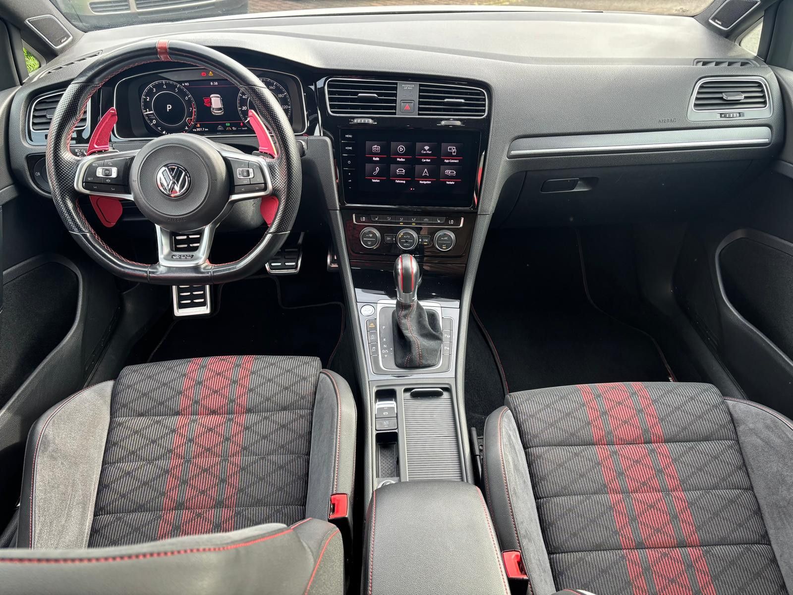 Fahrzeugabbildung Volkswagen Golf GTI TCR AKRAPOVIC-DYNAUDIO-ACC-RFK-DCC-ALC.