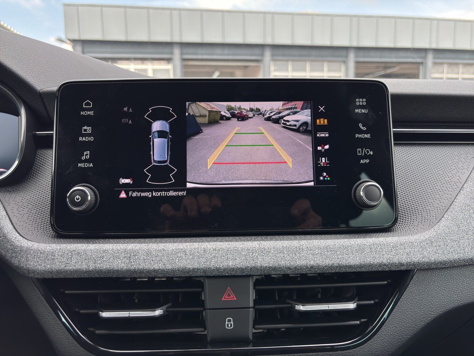 Fahrzeugabbildung SKODA Kamiq Drive 1,0 TSI 85 kW DSG