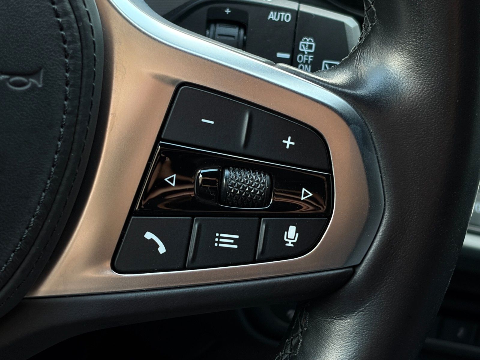 Fahrzeugabbildung BMW 118i M Sport SHZ HiFi Adap. LED PDC TEMP CarPlay