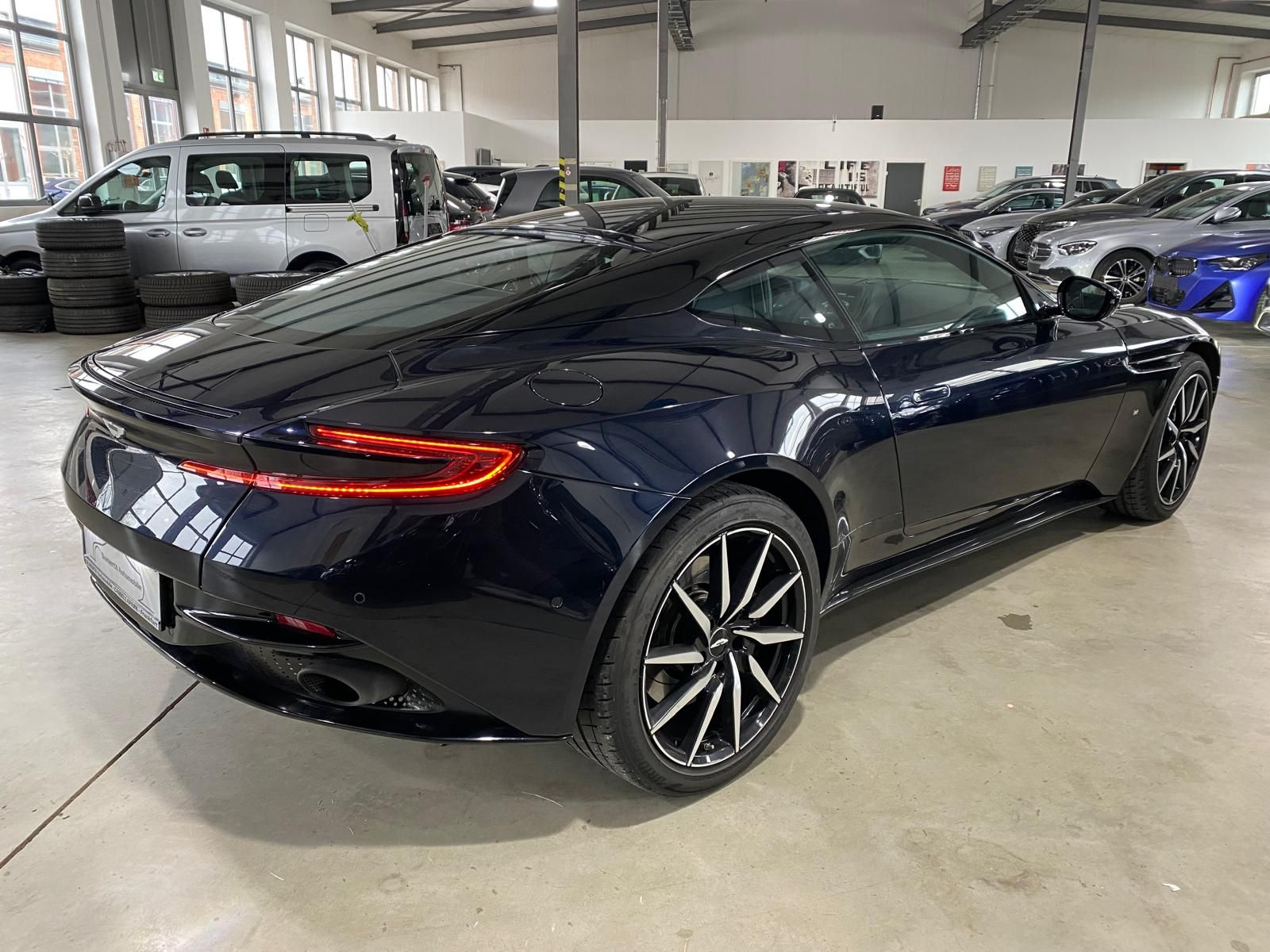 Fahrzeugabbildung Aston Martin DB11 V12 Coupe Launch Edition