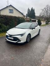 Toyota Corolla 2,0 Hybrid sehr guter Zustand - Toyota Corolla mit Benzin-Antrieb: Limousine, Automatik