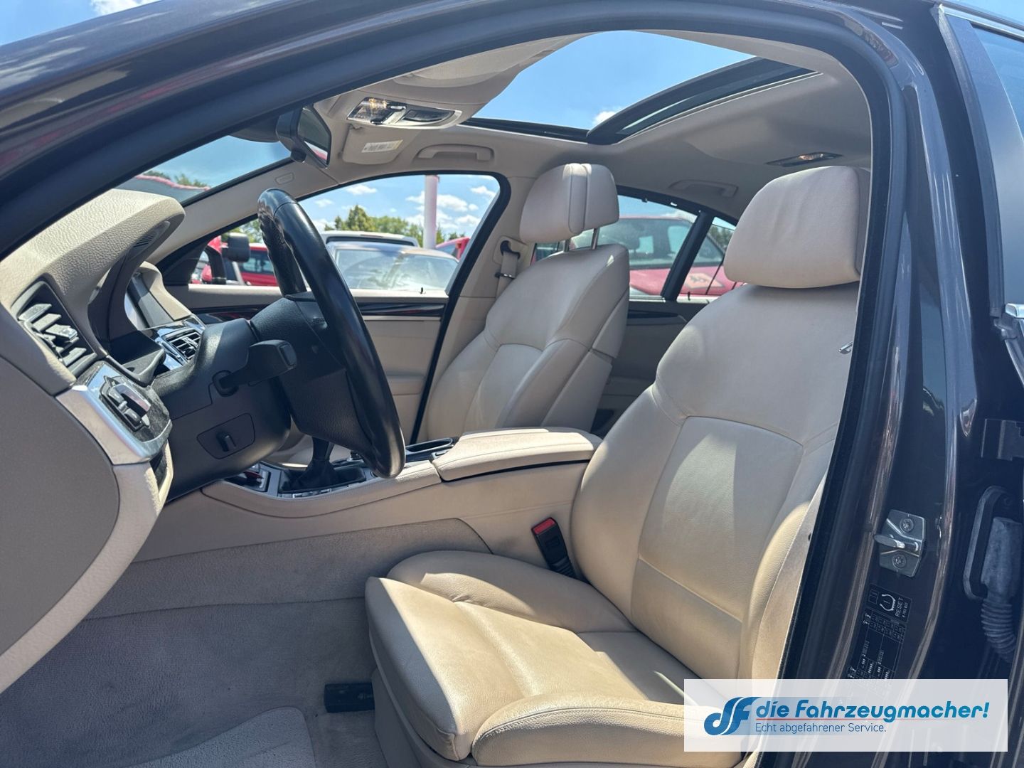 Fahrzeugabbildung BMW 523 i AHK-el. klappb. Navi Soundsystem *EXPORT