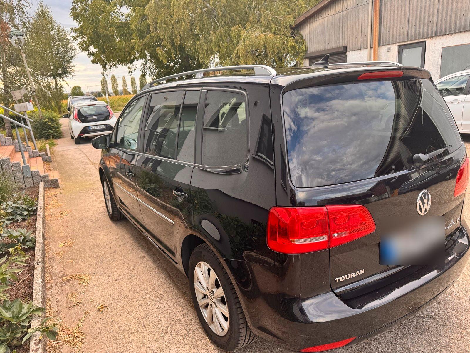 Volkswagen Touran 2010 — rear view