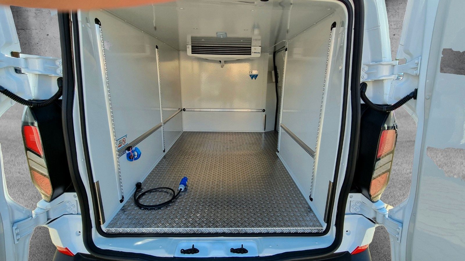 Fahrzeugabbildung Ford Transit Custom Kasten 320 L1 Trend *KÜHLFAHRZEUG