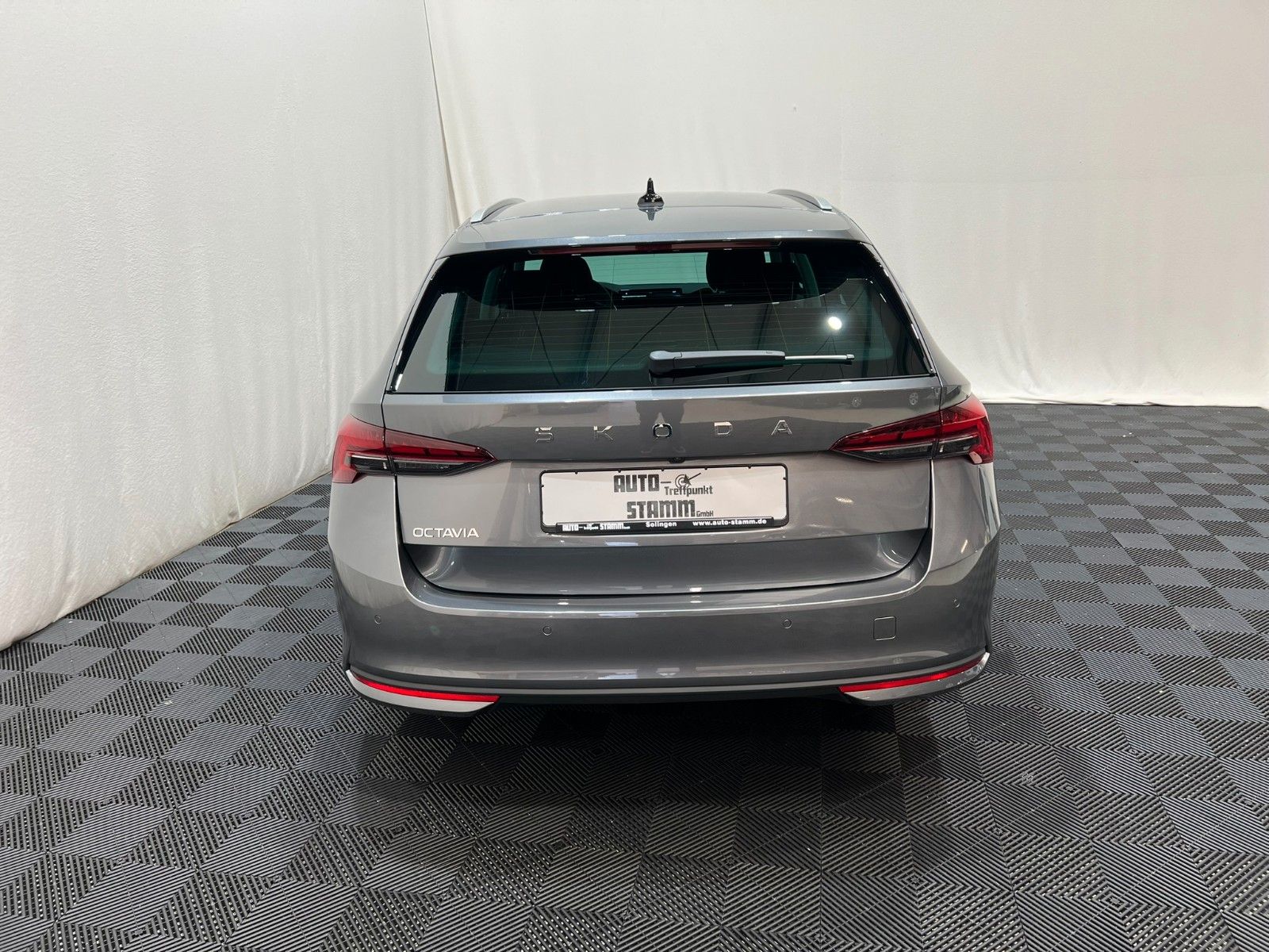 Fahrzeugabbildung SKODA Octavia 2.0 TDI DSG Selection Combi/AHK/ACC