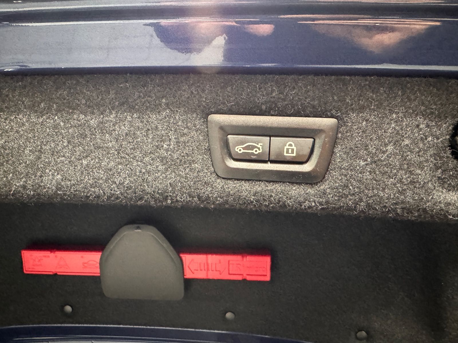 Fahrzeugabbildung BMW M550i Lim. xDrive|LASER|HEAD-UP|AHK|SCHIEBEDACH|