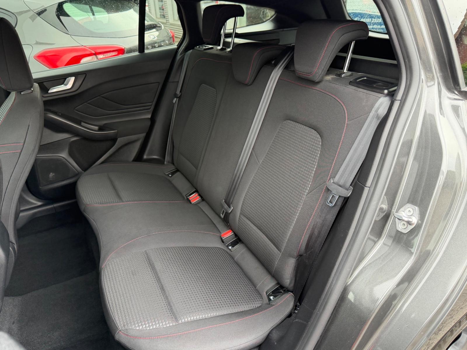 Ford Focus Turnier ST-Line/Navi/Keyless/Tempomat/LED