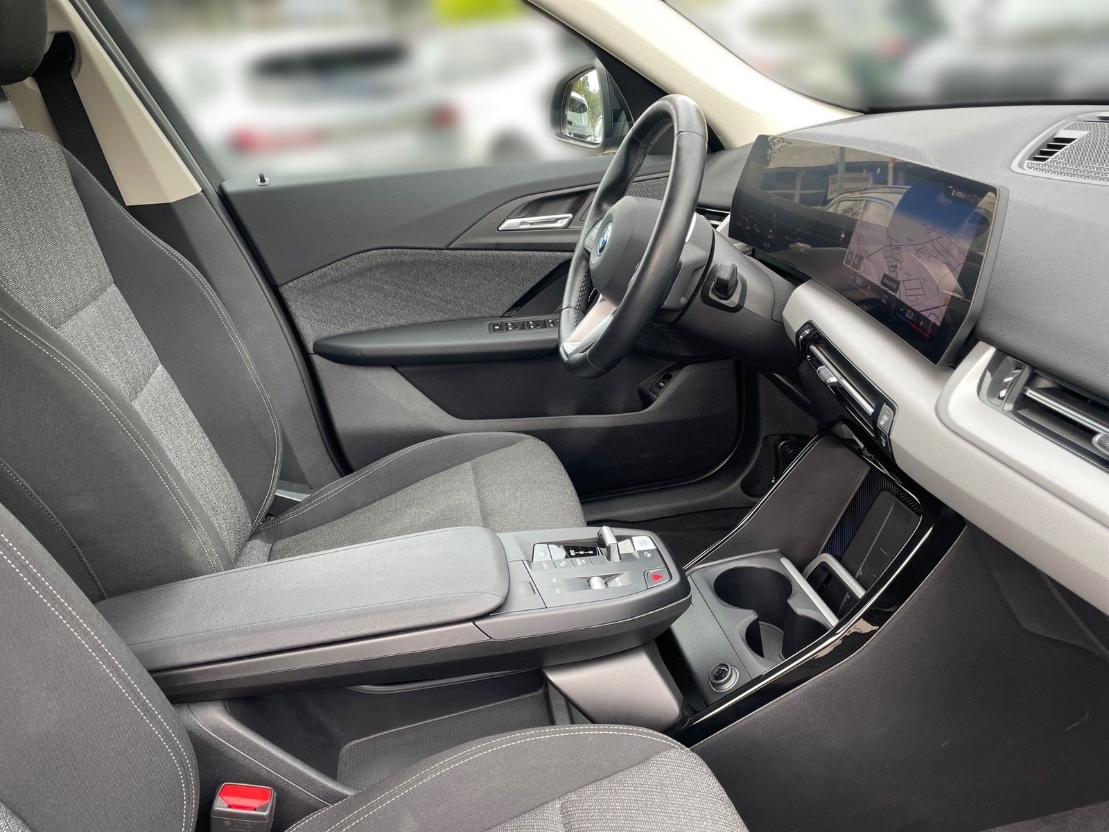 BMW iX1 xDrive30 Navi DA adapt. LED DAB PA RFK foto 4