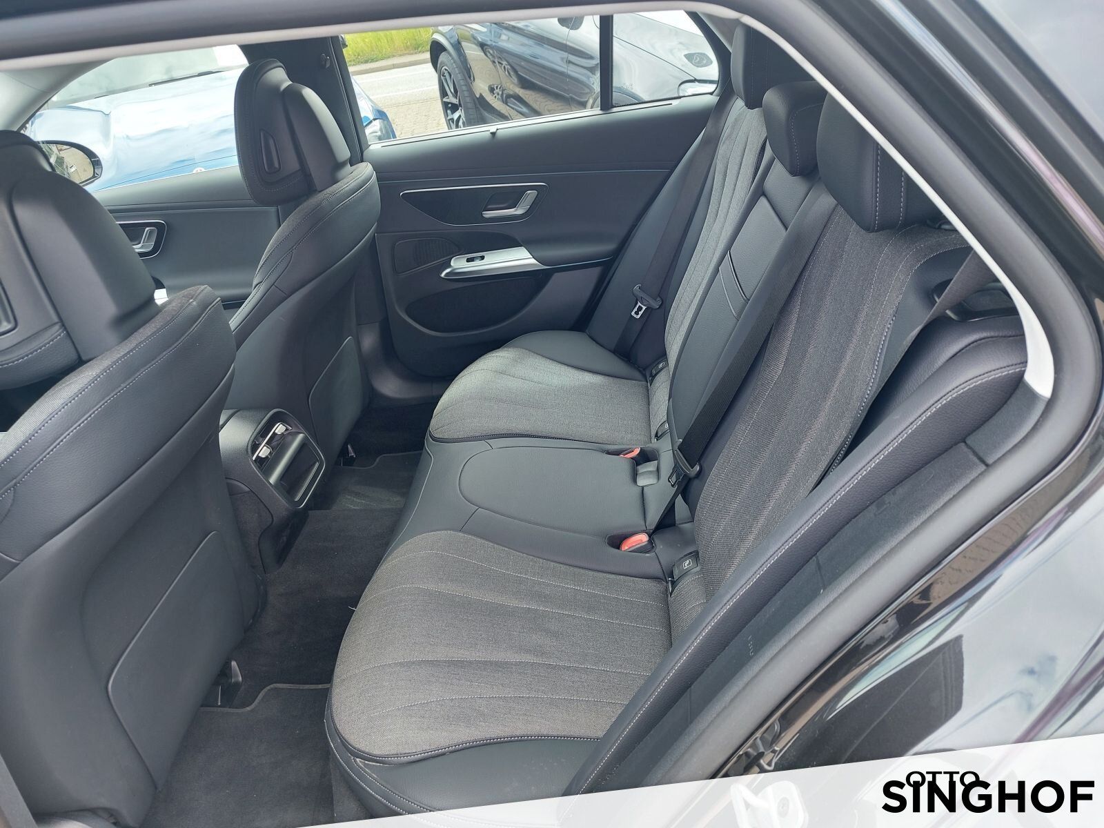 Fahrzeugabbildung Mercedes-Benz E 200 T Avantgarde +AHK+Distronic+Rü Kamera+LED+