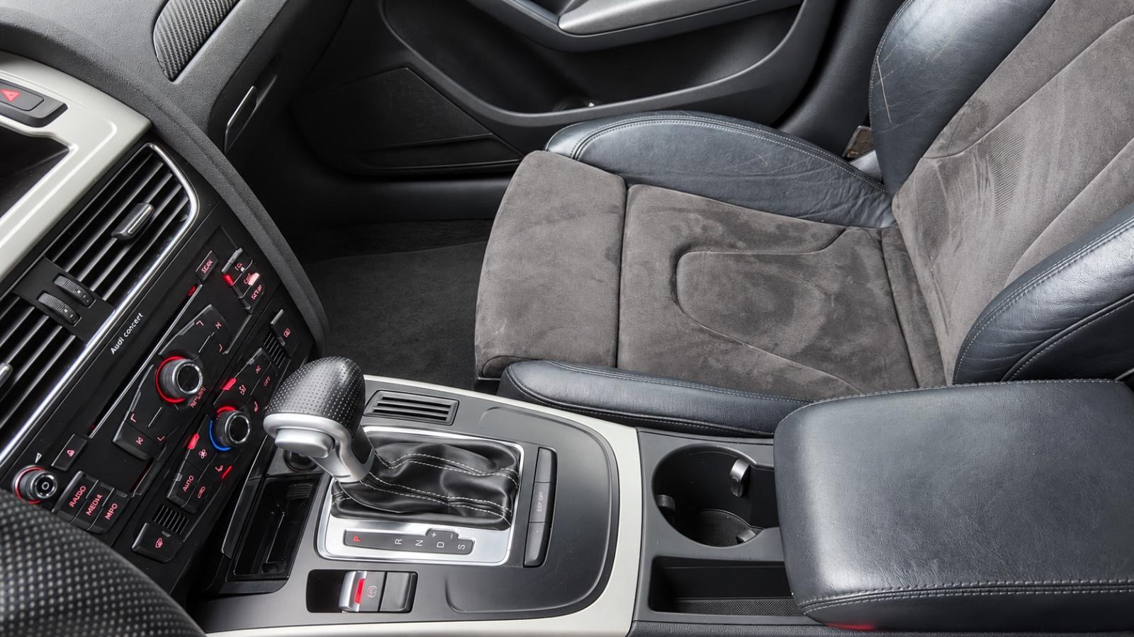 Audi A4 2009 — photo 18