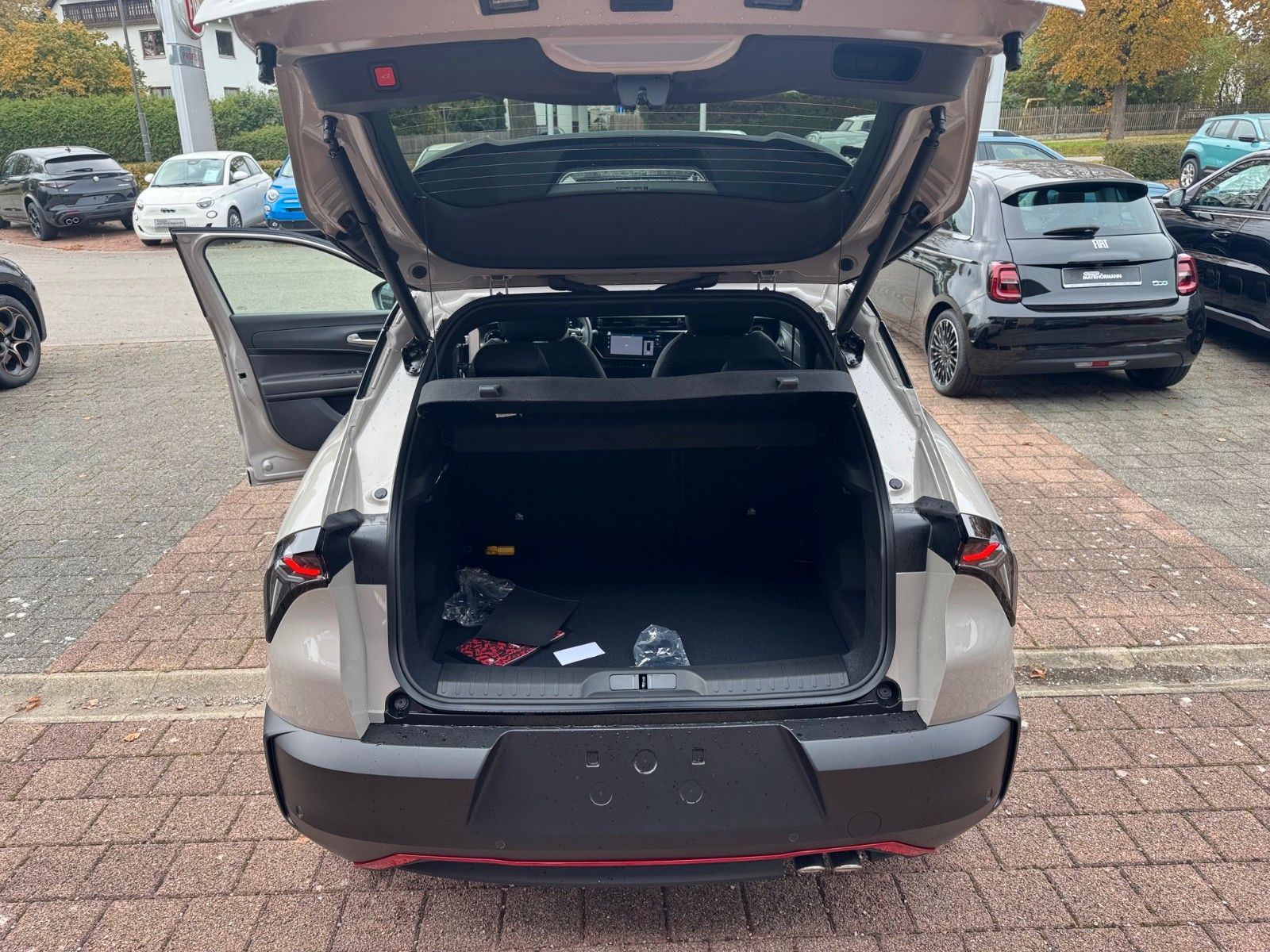Fahrzeugabbildung Alfa Romeo Junior Ibrida Benzin Speciale 145PS Navi Kamera