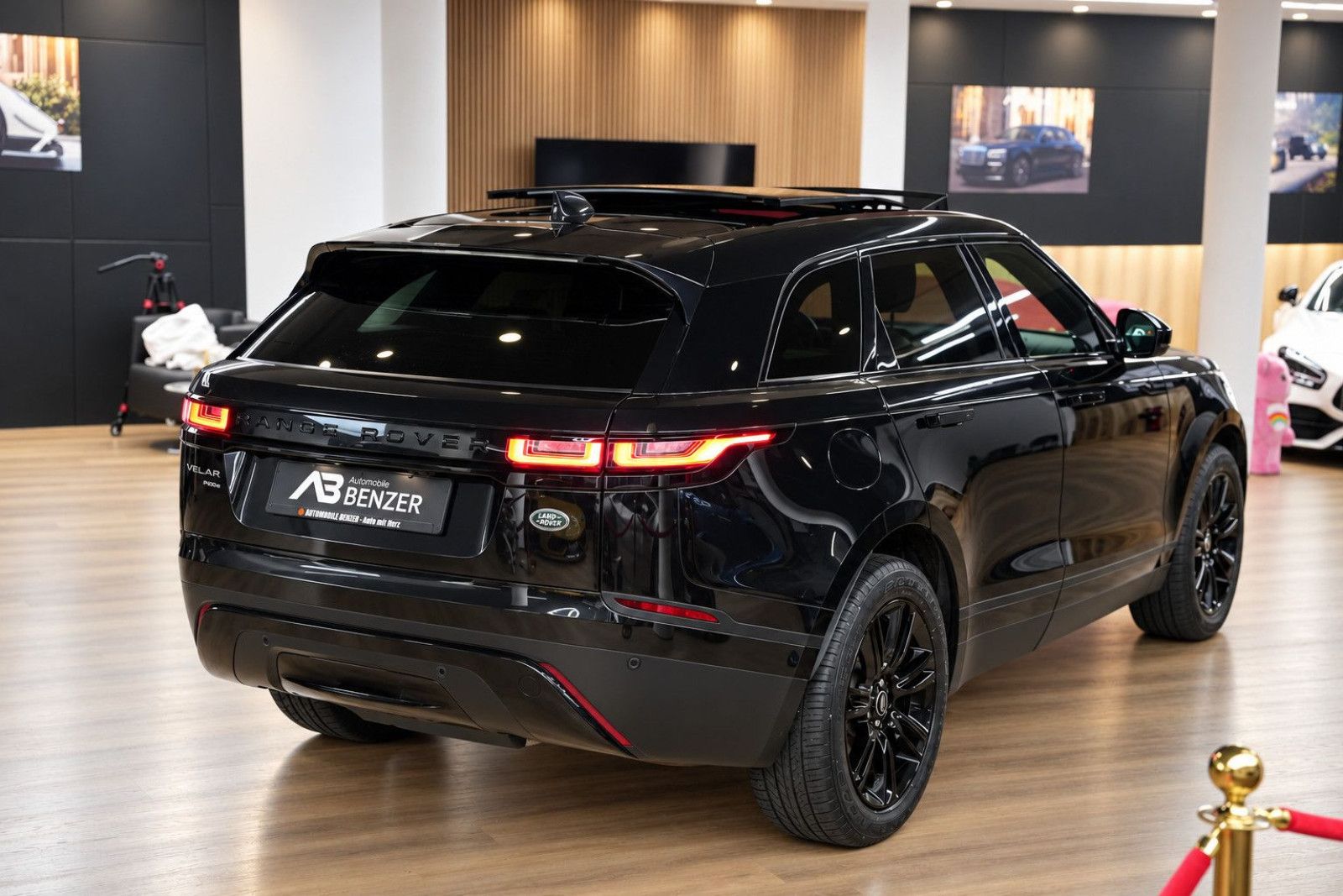 Fahrzeugabbildung Land Rover Range Rover Velar P400e *Panorama*Meridian*Kam