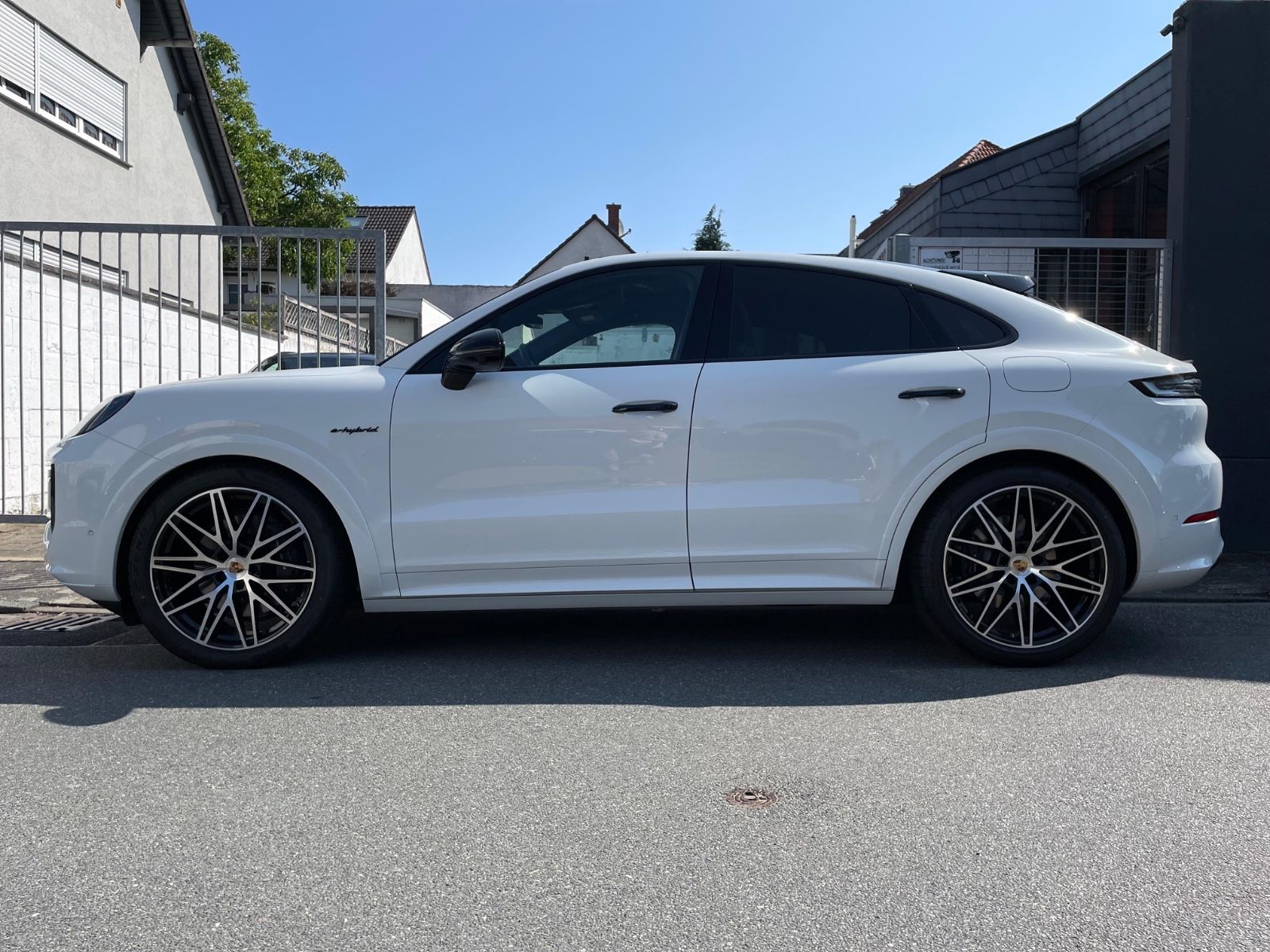 Fahrzeugabbildung Porsche Cayenne E-Hybrid Coupé |ACC|360°|SportDesign|22"