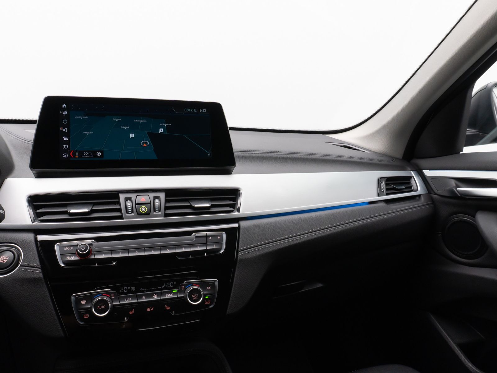 Fahrzeugabbildung BMW X1 xD25e xLine HUD DAB Parkassist Komfort Alarm