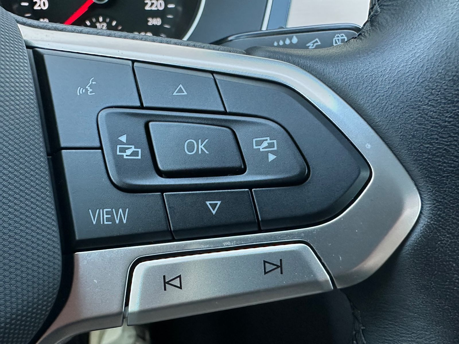 Fahrzeugabbildung Volkswagen Passat Variant 2.0 TDI DSG Elegance NAV+LED+PANO