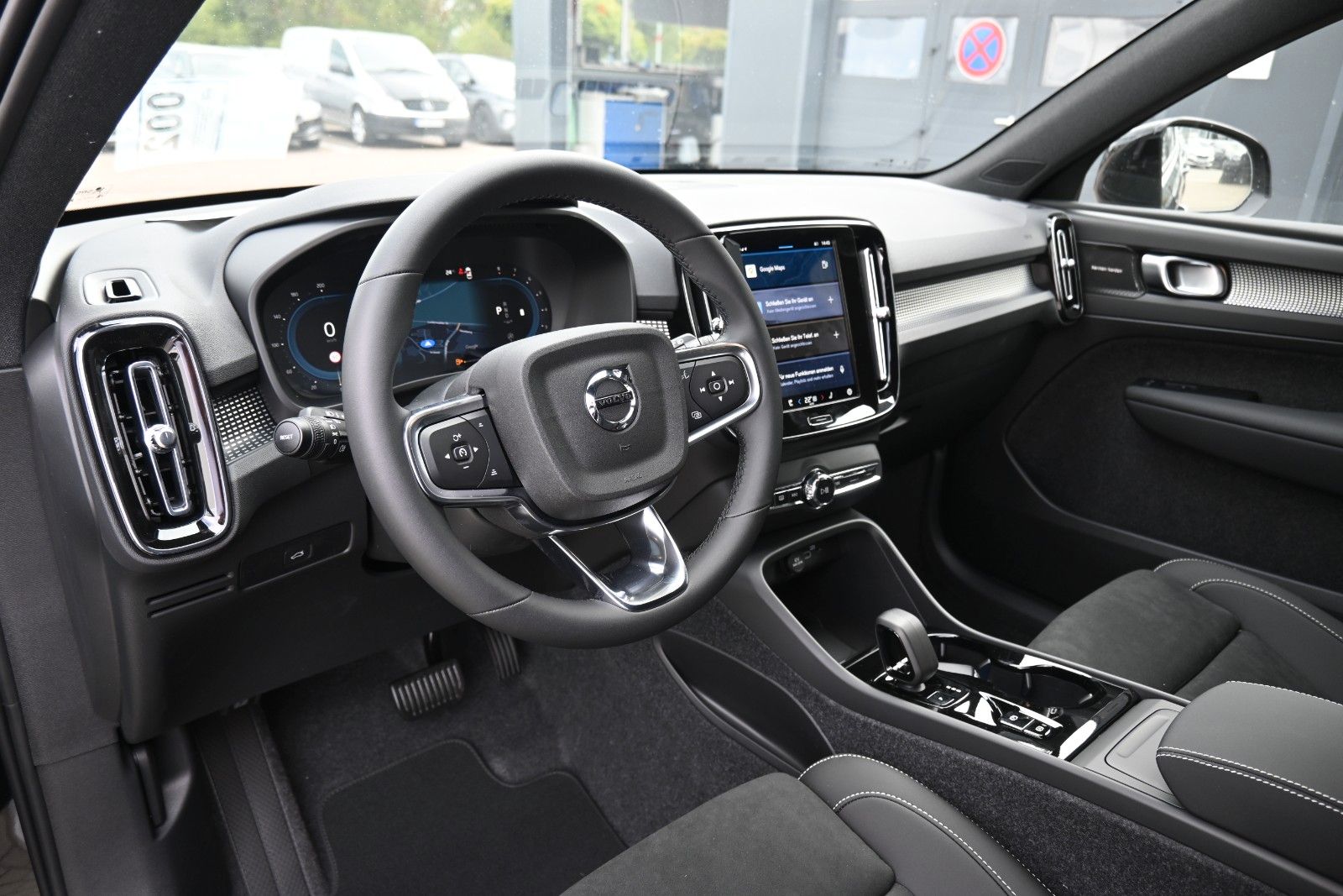 Fahrzeugabbildung Volvo XC40 B3 Plus Black Edition*LED*360*H&K*BLIS*20"