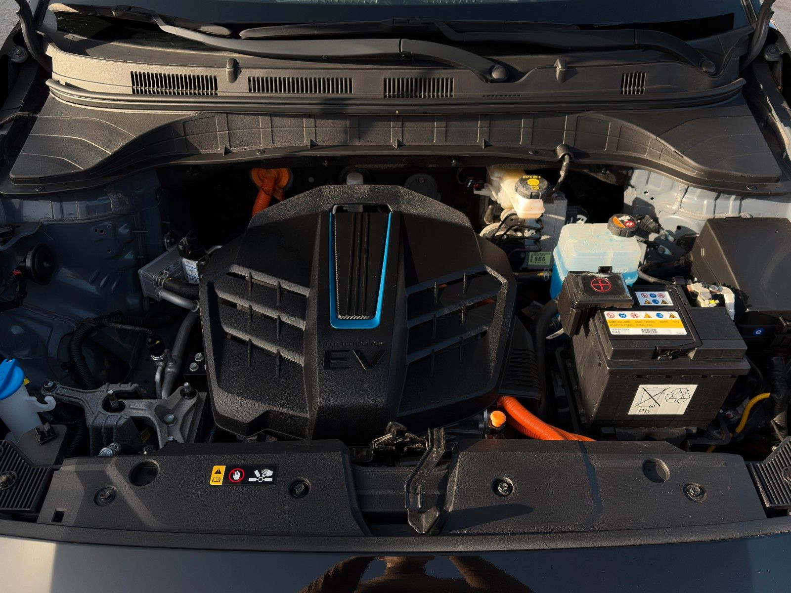 Fahrzeugabbildung Hyundai KONA E Select ACC PDC LFA LKA SHZ LHZ CarPlay