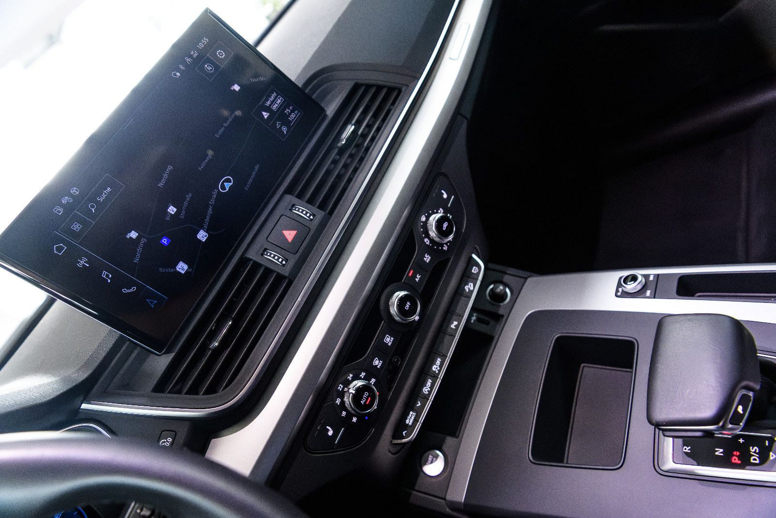 Fahrzeugabbildung Audi Q5 40 TDI quattro S line VIRT/RFK/AHK/SZH