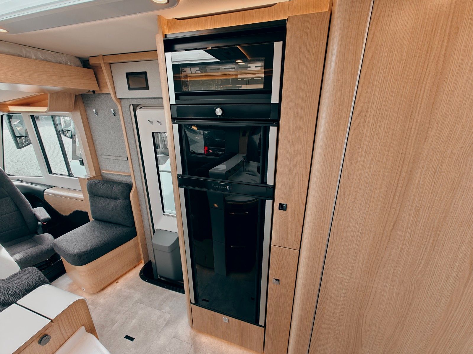 Fahrzeugabbildung HYMER / ERIBA / HYMERCAR B-KLASSE ML I 790 BLACKLINE