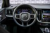 Volvo V60 2.0 B4 Plus Dark | ACC | 19 inch | kamera | - gebrauchte Volvo V60 aus dem Jahr 2023