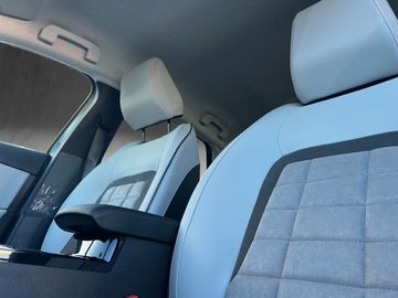 Citroën C4 1.2 PureTech 130 Max 360+Kam.+KeyLess+Massage