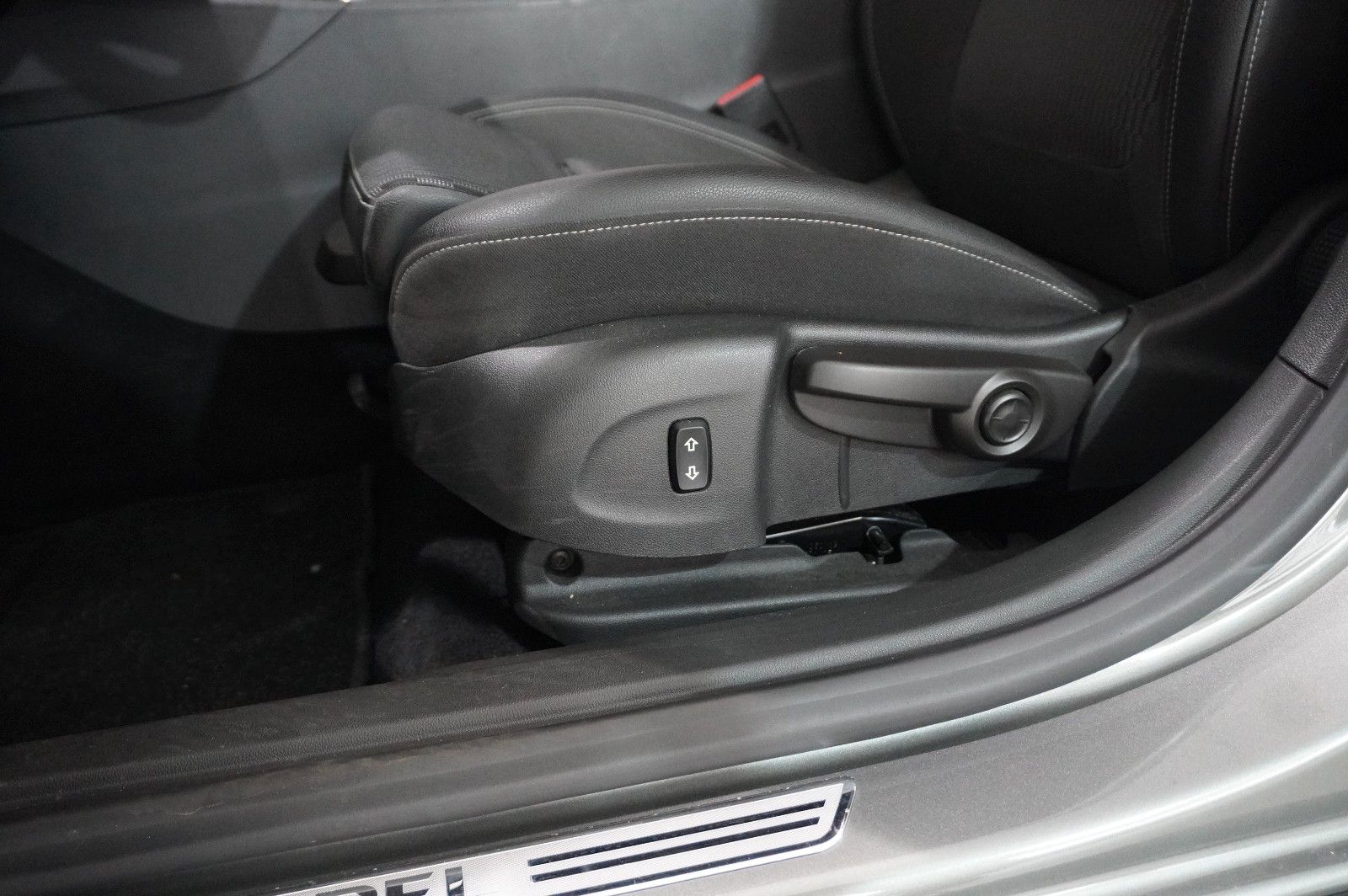 Fahrzeugabbildung Opel Insignia B ST 1.6D INNOV. NAVI/LED/KAMERA/SH/AHK