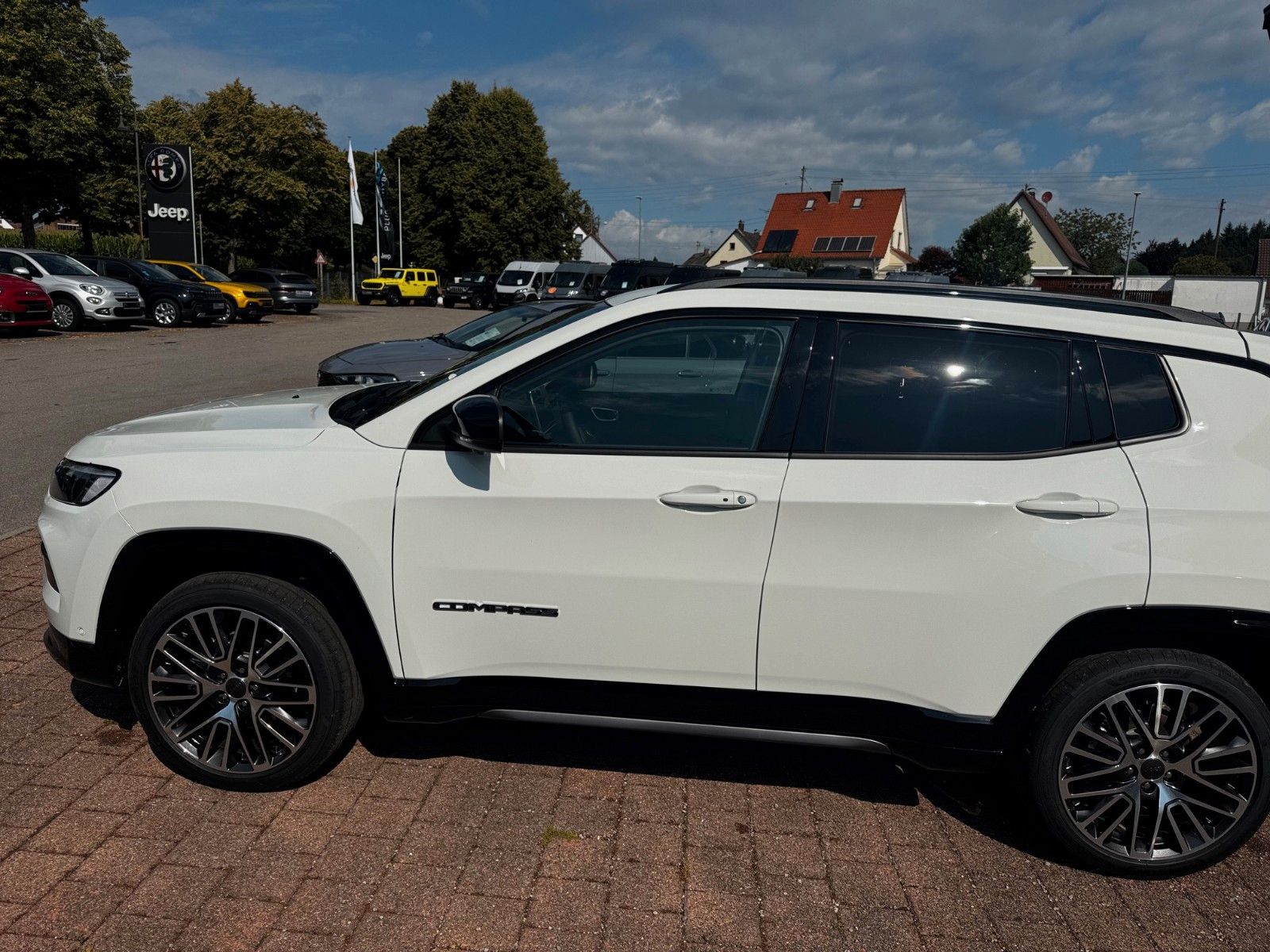 Fahrzeugabbildung Jeep Compass 1.5l Summit Navi Sitzbelüftung 360° ACC