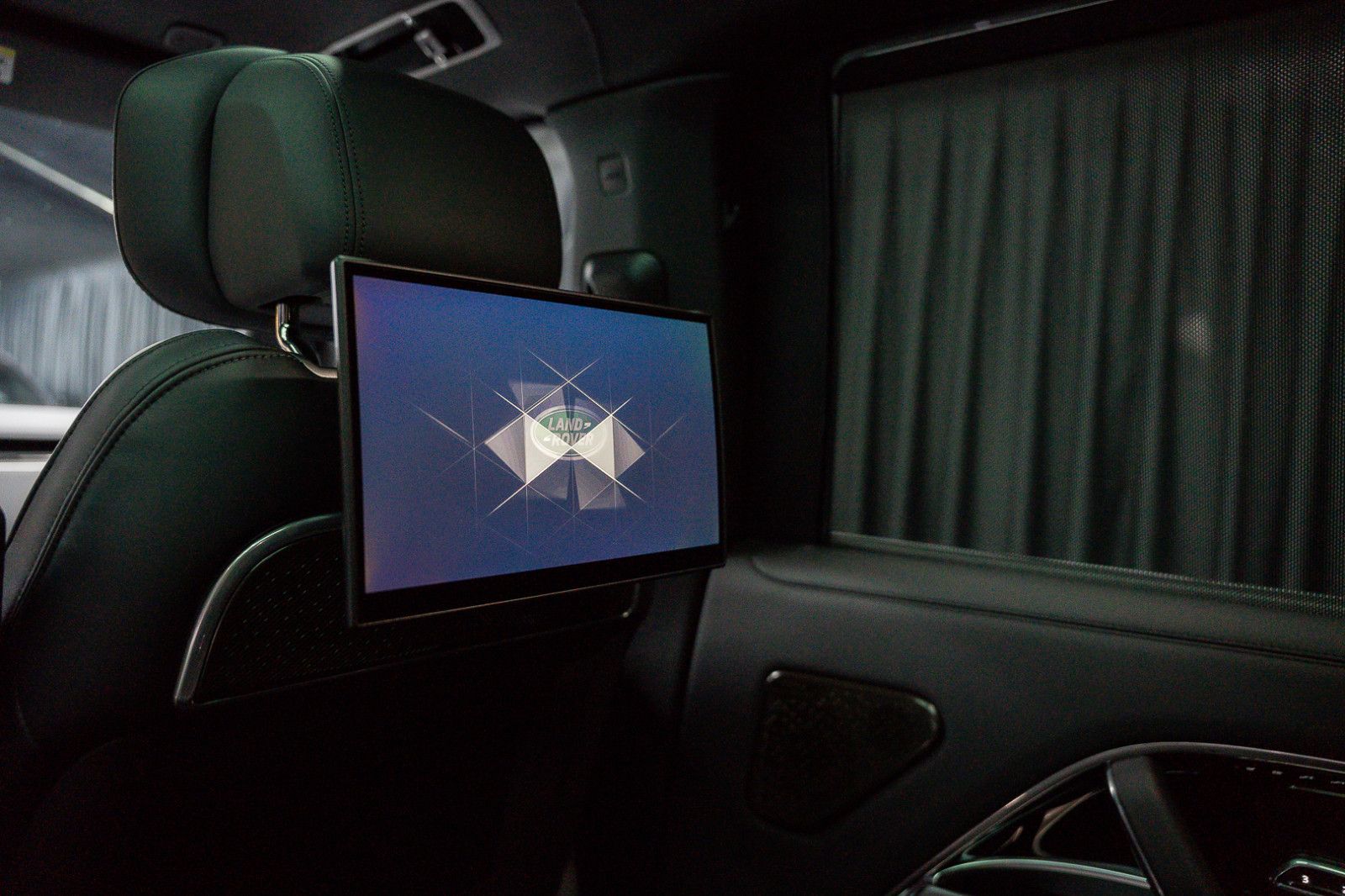 Fahrzeugabbildung Land Rover Range Rover P530 Autob. LWB Fond-TV 23''