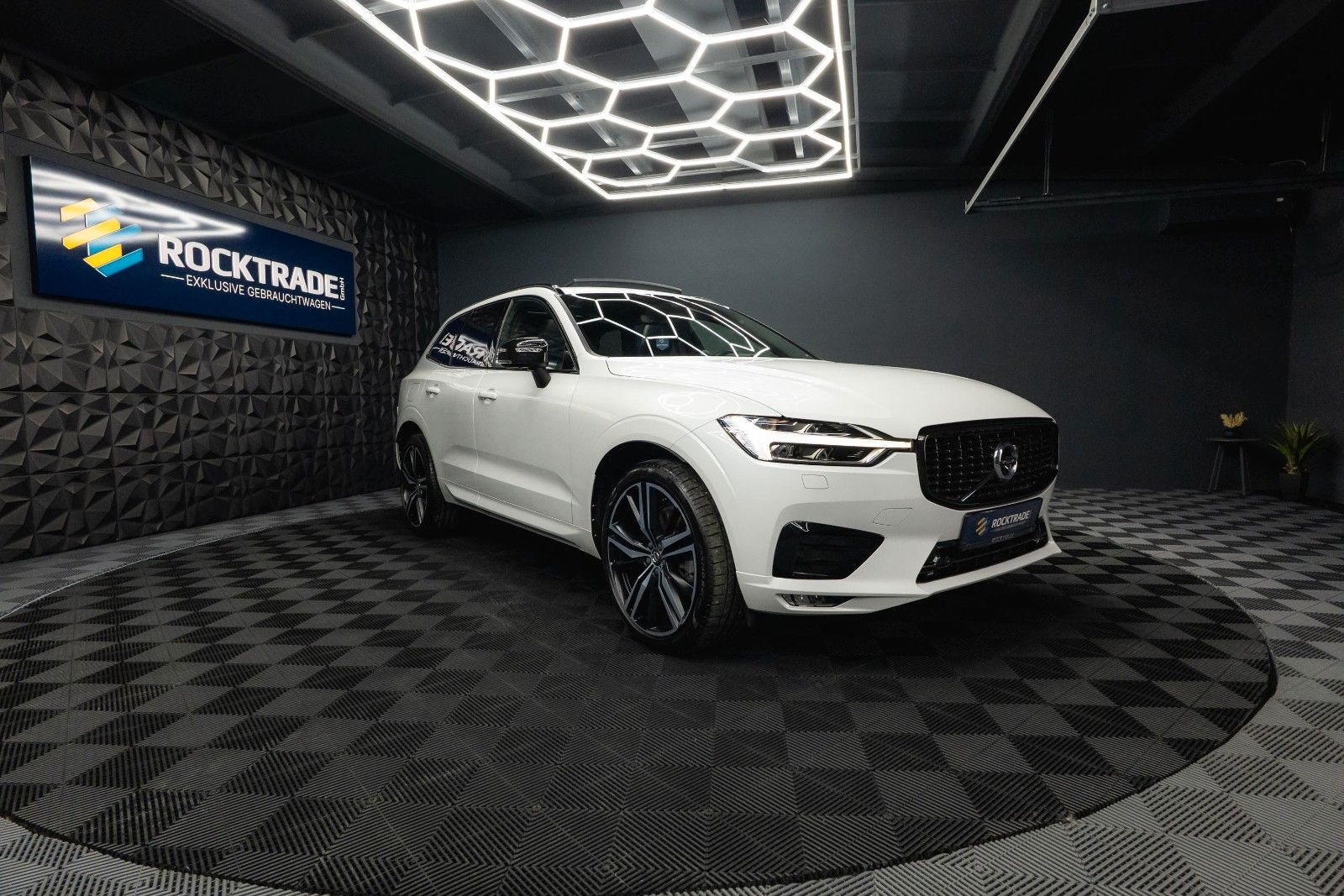 Fahrzeugabbildung Volvo XC60 R Design AWD | ACC | Pano | B&W | LED | 21`