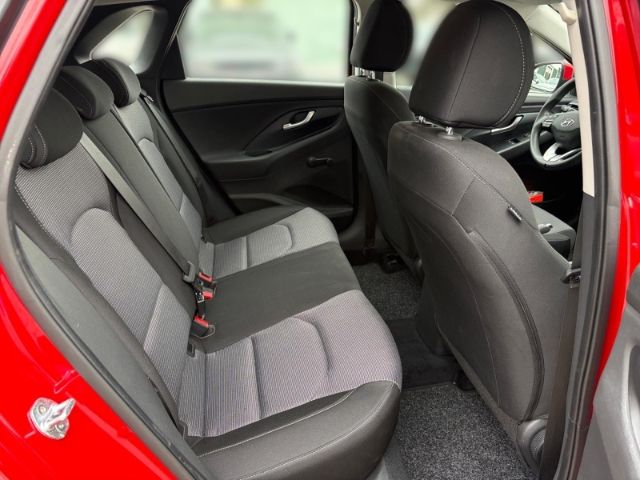 Fahrzeugabbildung Hyundai i30 Pure Radio,ZV mit FB,Klima DAB Spurhalteass.