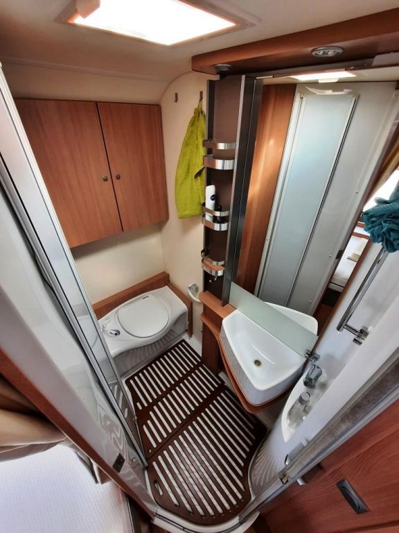 Fahrzeug Übersicht 15 Fahrzeugabbildung Knaus Sky Wave 650 MF Celebration25 Dachklima, Hubbett