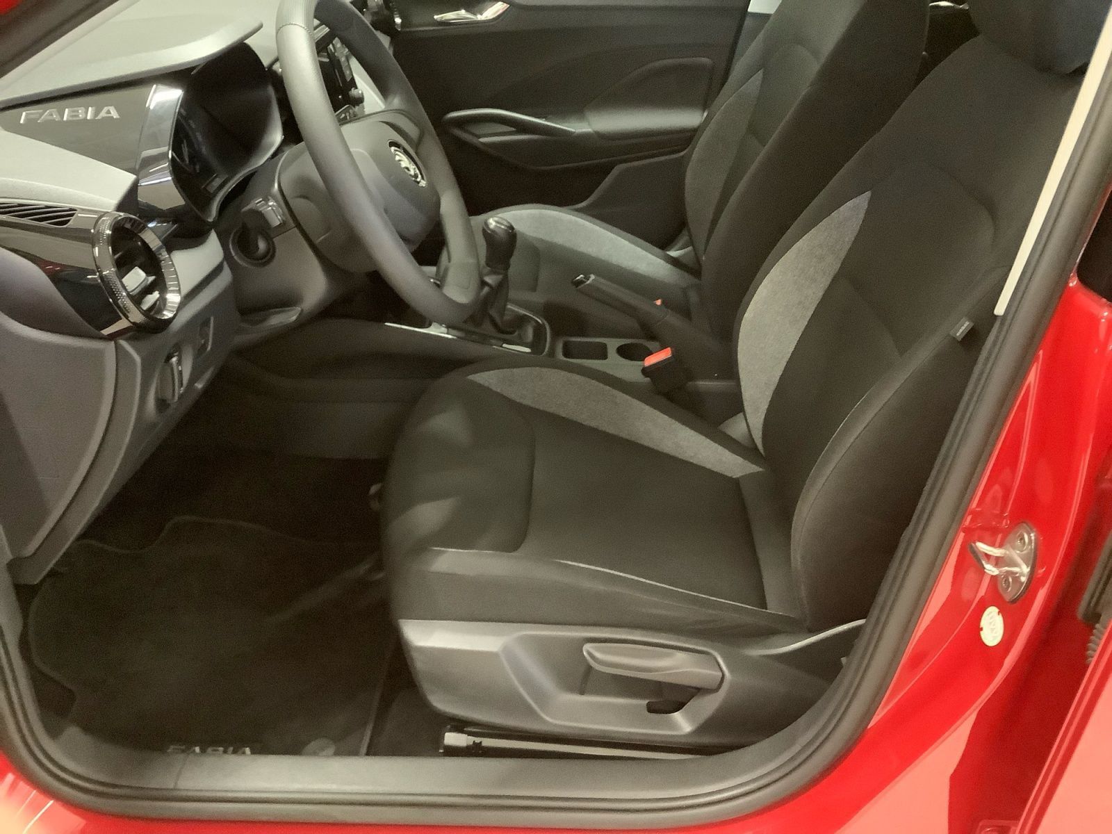 FABIA ACTIVE 48 KW 5-GANG KLIMA SH PDC HVSITZE