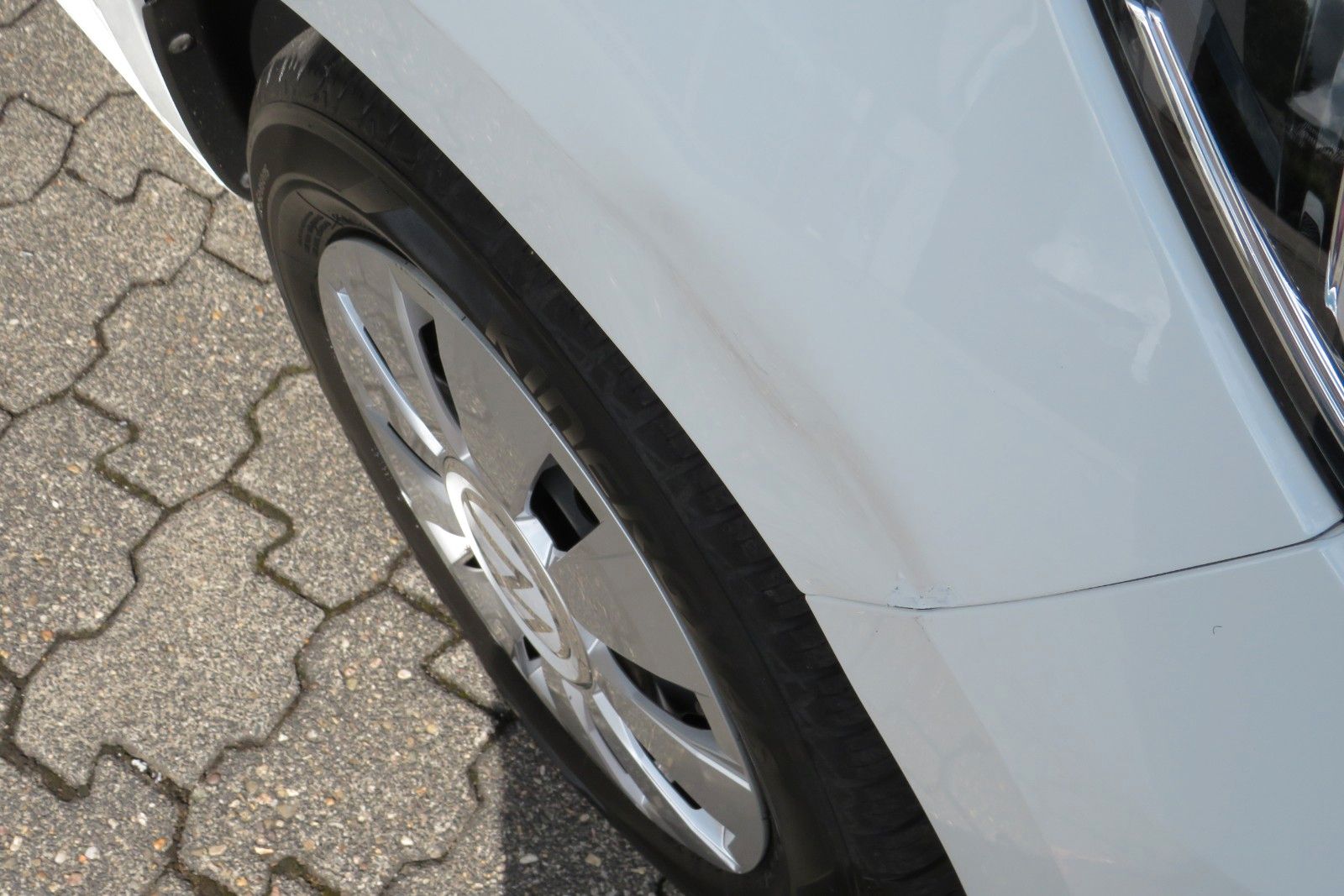 Fahrzeugabbildung Volkswagen up! 4T SITZH. GJ KLIMA TELVOR MAPS&MORE 1.HD