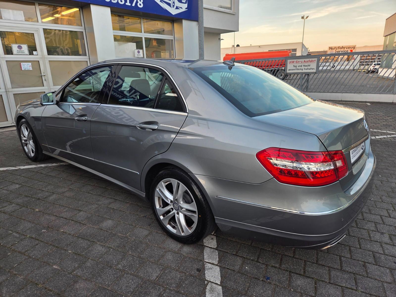 Mercedes-Benz E 200 Lim Avantgarde/SCHECKHEFT/AHK/SCHIEBEDACH