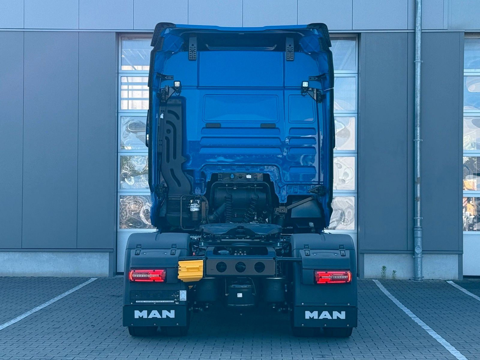 Fahrzeugabbildung MAN TGX 18.520 BL SA D30 Retarder Kipp-Hydr.