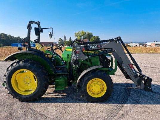 John Deere 5050E