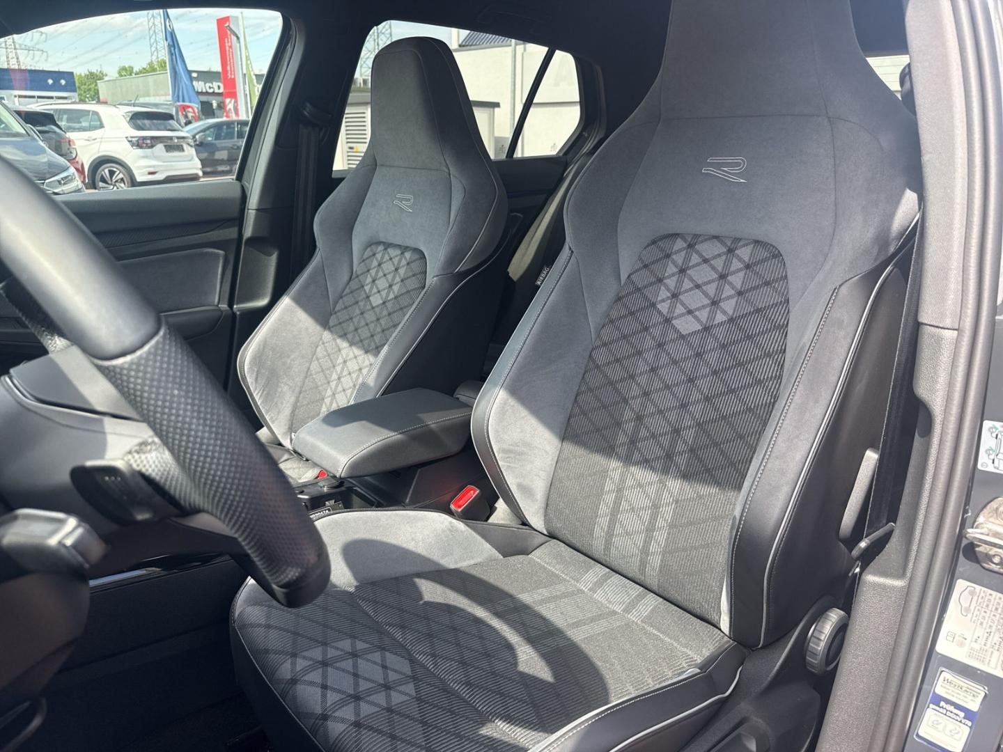 Volkswagen Golf VIII R-Line -Line 2,0 TDI DSG Led-Plus Kame, миниатюра 8
