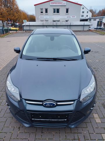 Ford Focus Lim 1,0 EcoBoor. Champions Edition, Navi